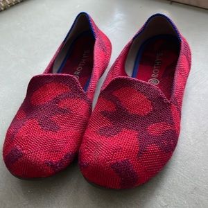 Rothys size 2 loafer red camo